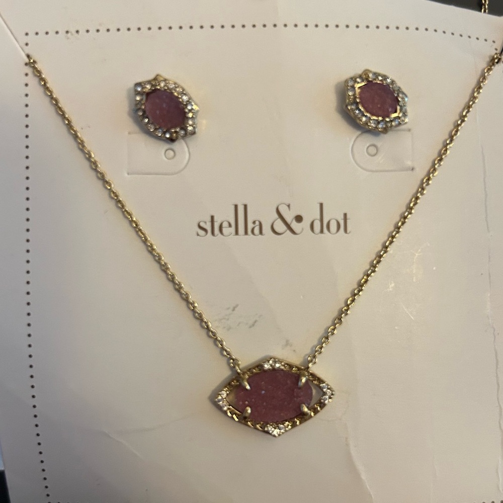 Stella and Dot pink necklace and earrings earrings.